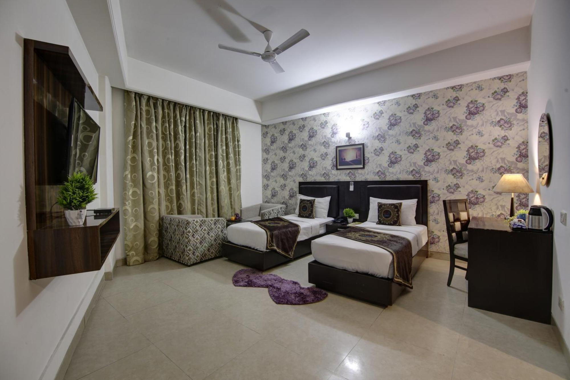 Hotel Venus Plaza New Delhi Eksteriør billede