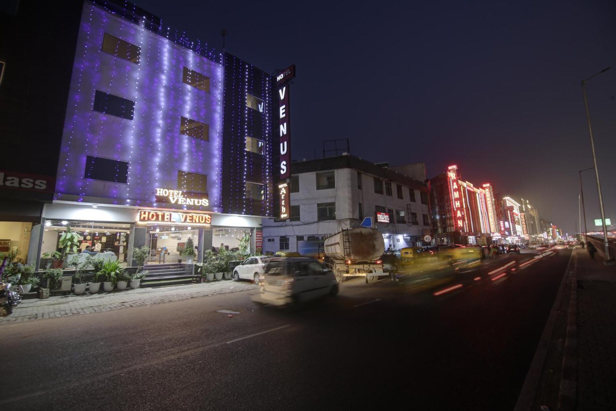 Hotel Venus Plaza New Delhi Eksteriør billede