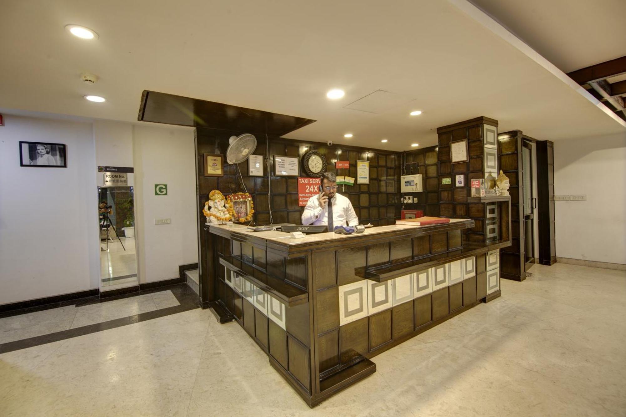 Hotel Venus Plaza New Delhi Eksteriør billede