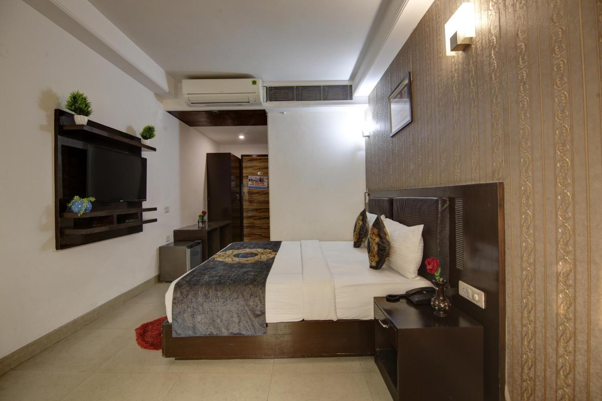Hotel Venus Plaza New Delhi Eksteriør billede