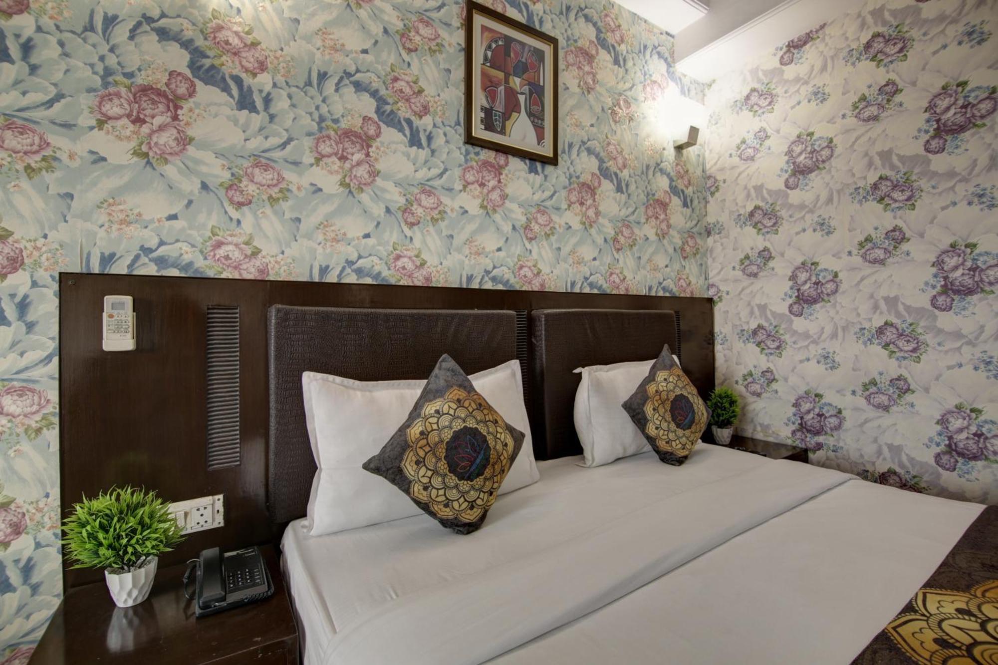 Hotel Venus Plaza New Delhi Eksteriør billede